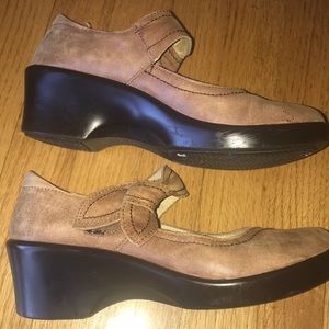 Alegria size 37. Brown. (Sz 7)